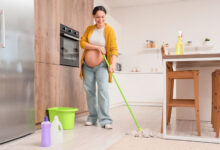 孕媽必看！如何挑選適合的地板清潔劑保障寶寶健康？-孕媽咪點點讚-育兒教養平台